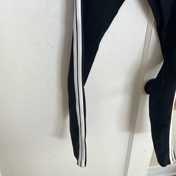 Ankle cropped black stripe athletic leggings and high rise jeans pack 🖤 - Picture 4 of 12